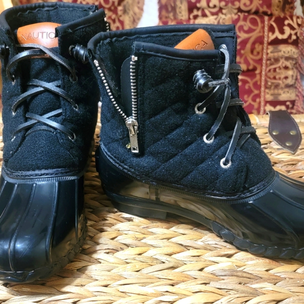 Nautica size 8, black